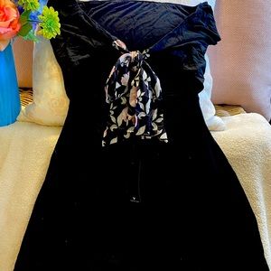 NWT Lulu’s off the shoulder tie back dress.